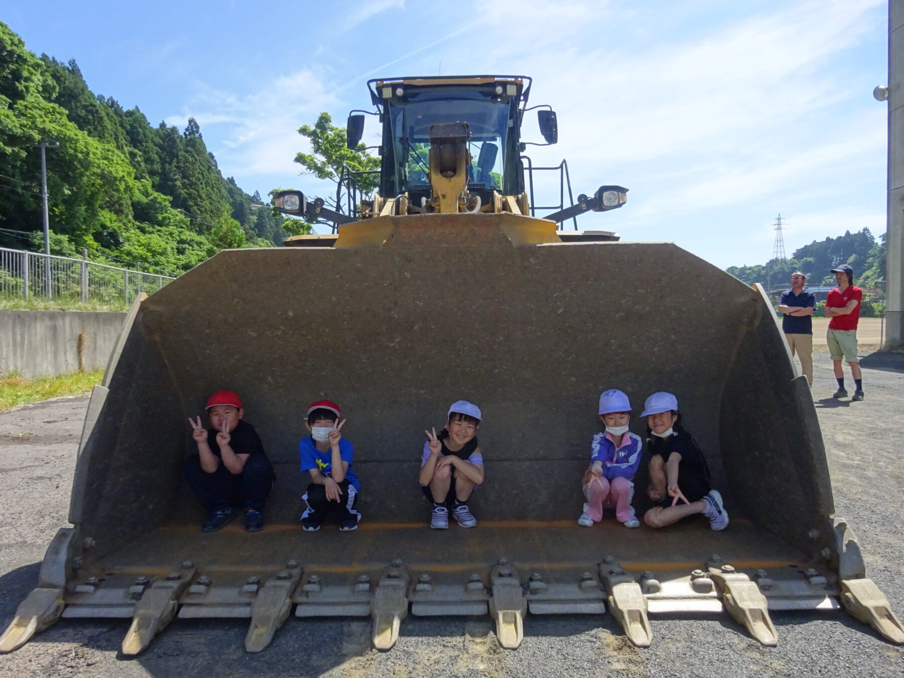 １・２年生　写生会を行いました 7枚目写真