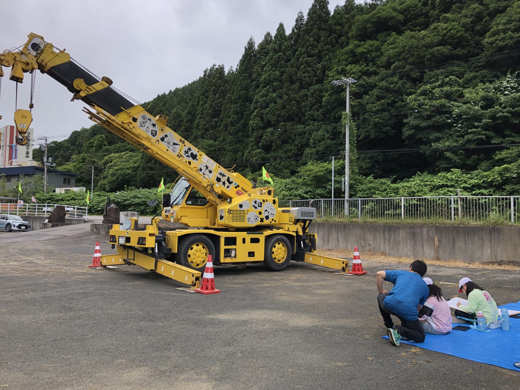 ３・４年生　写生会を行いました 1枚目写真