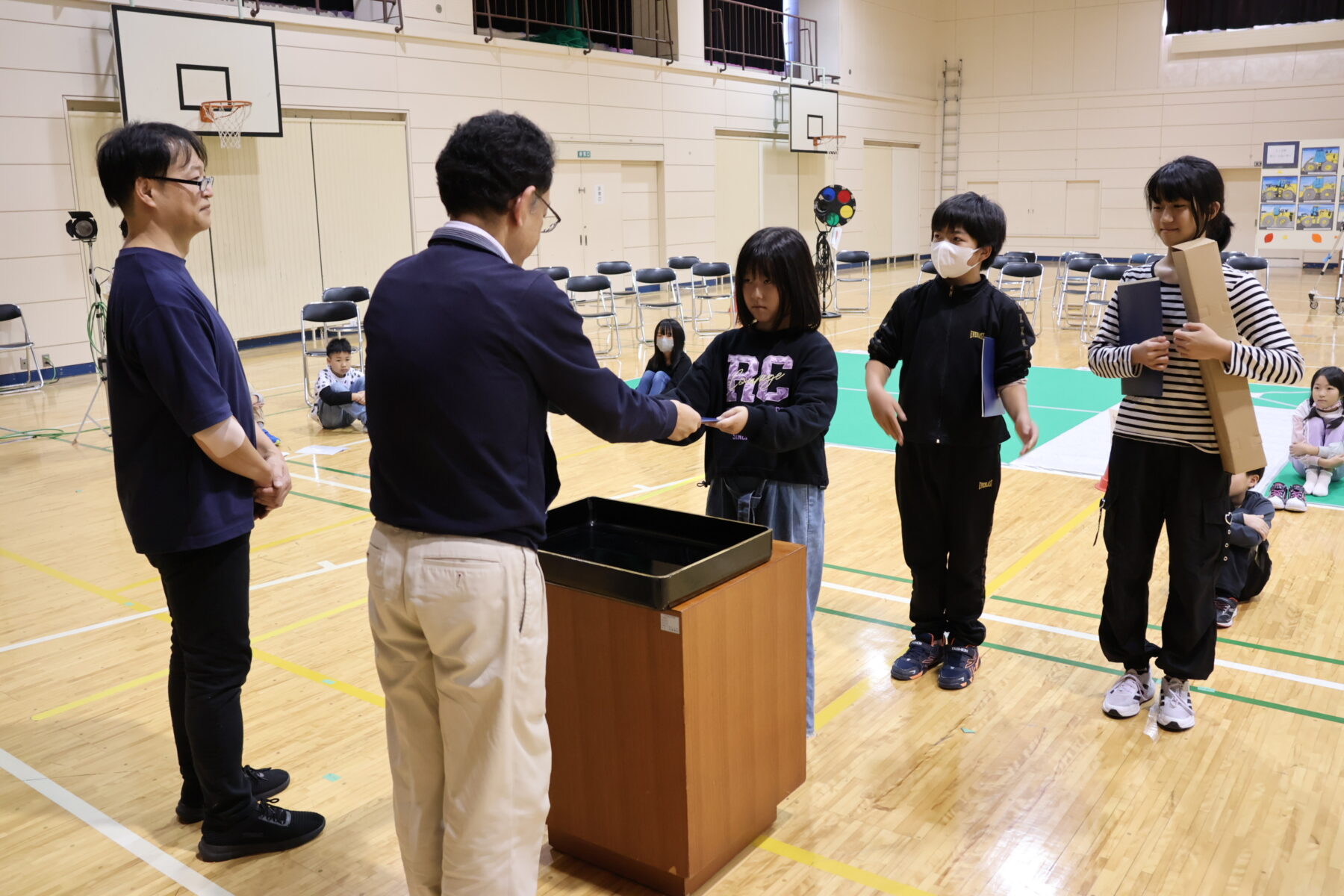 表彰式を行いました 7枚目写真