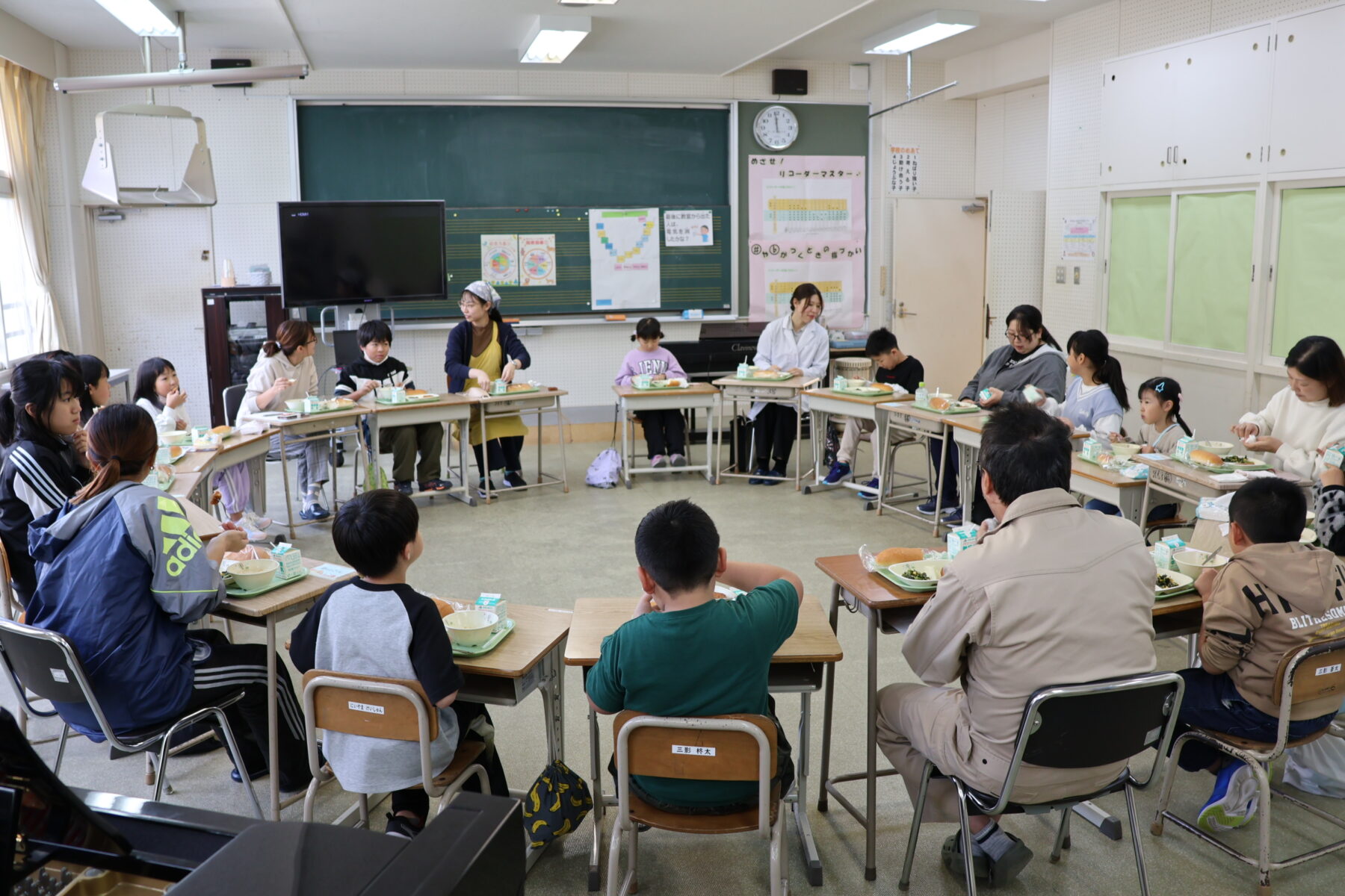 給食試食会を行いました 1枚目写真