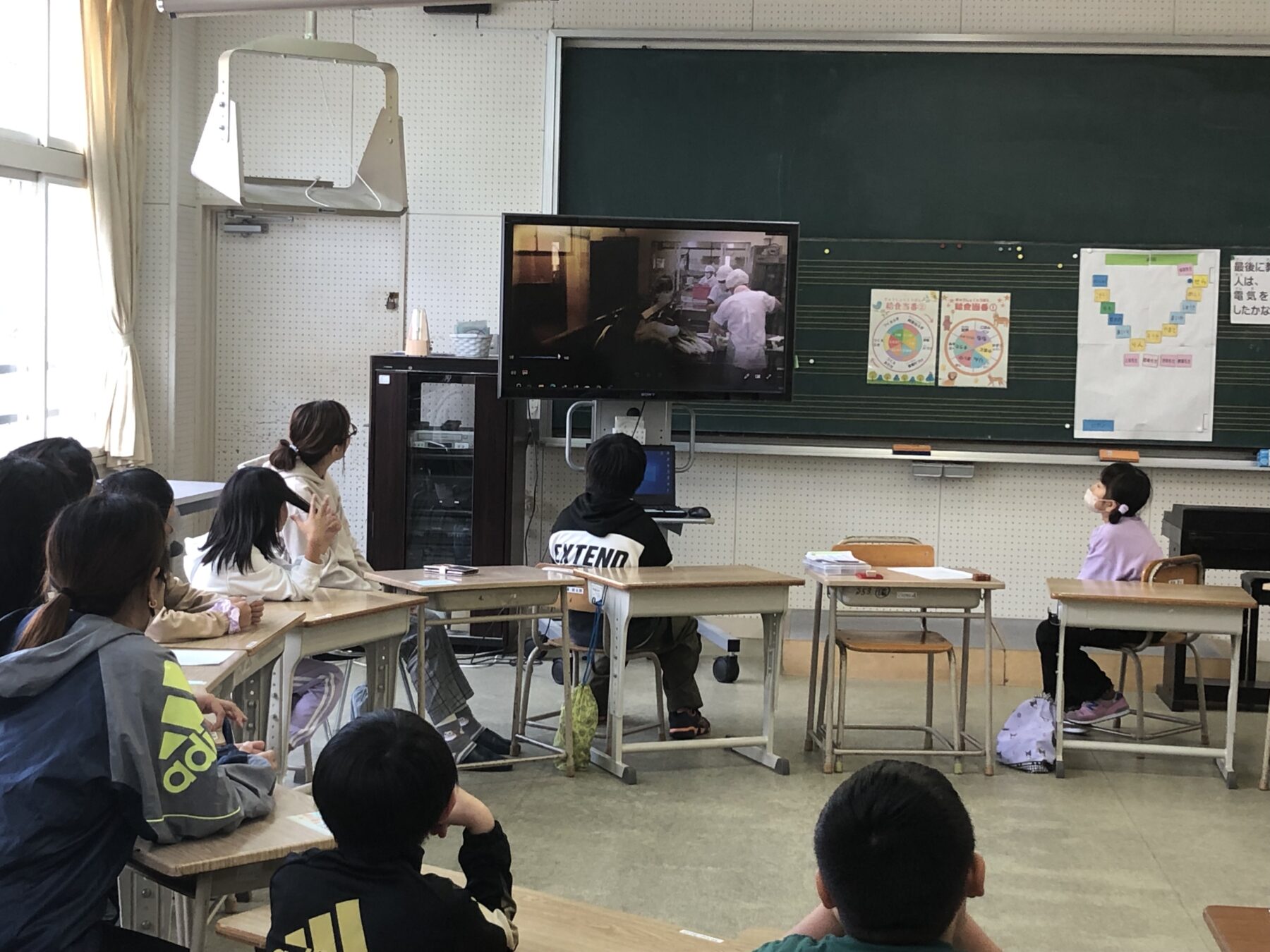 給食試食会を行いました 5枚目写真