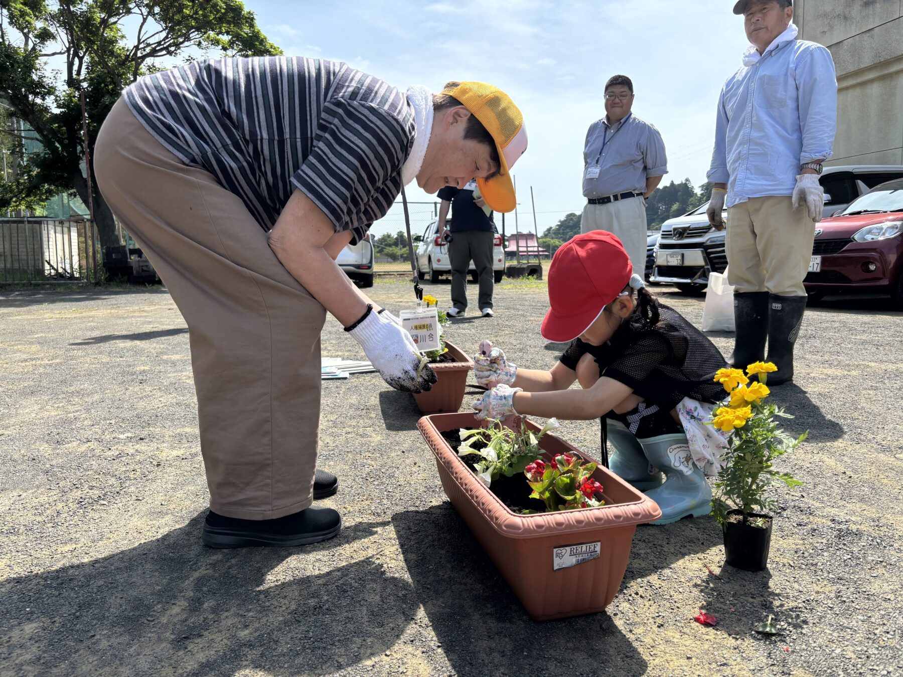 人権の花贈呈式 4枚目写真