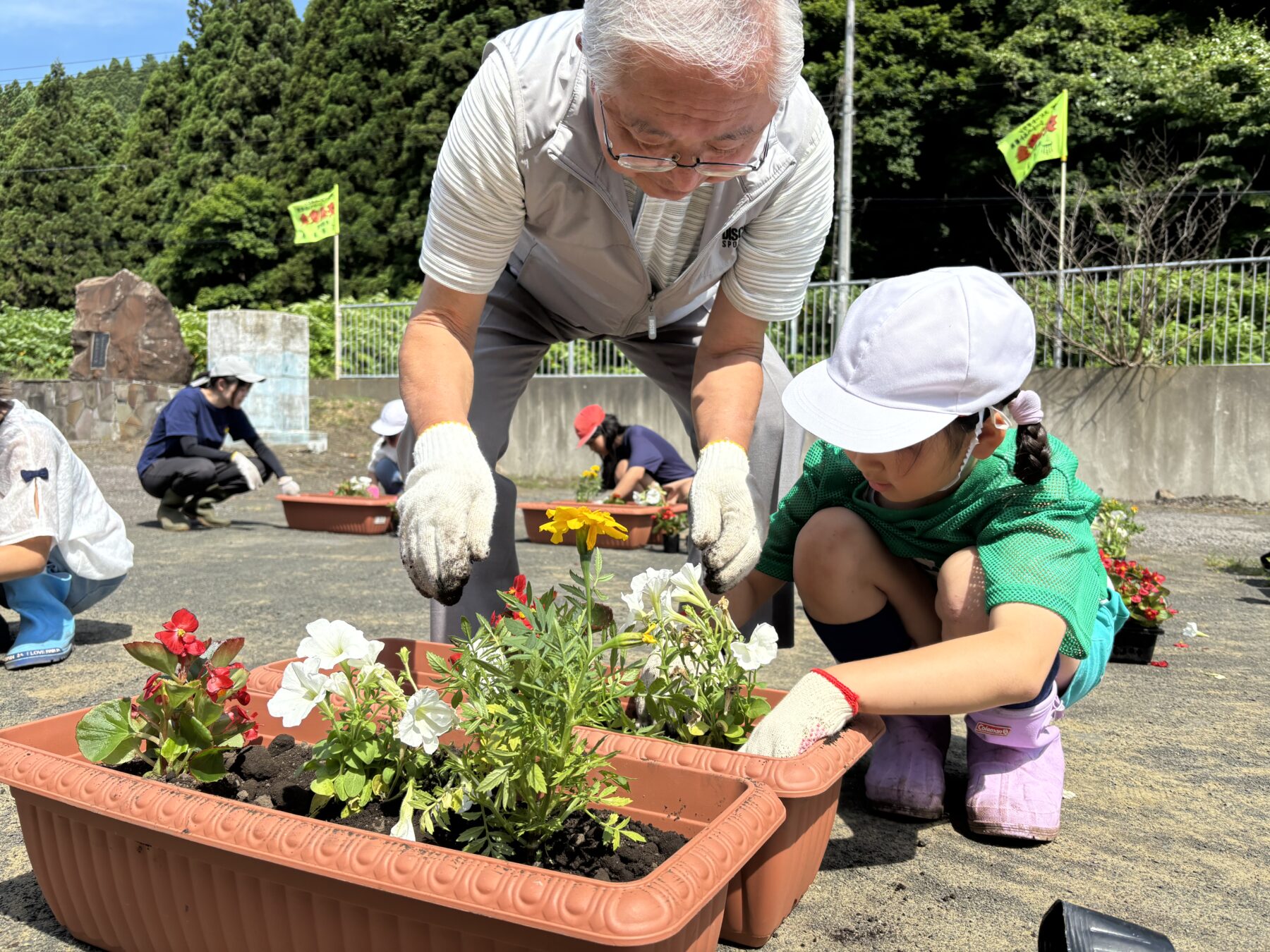 人権の花贈呈式 5枚目写真