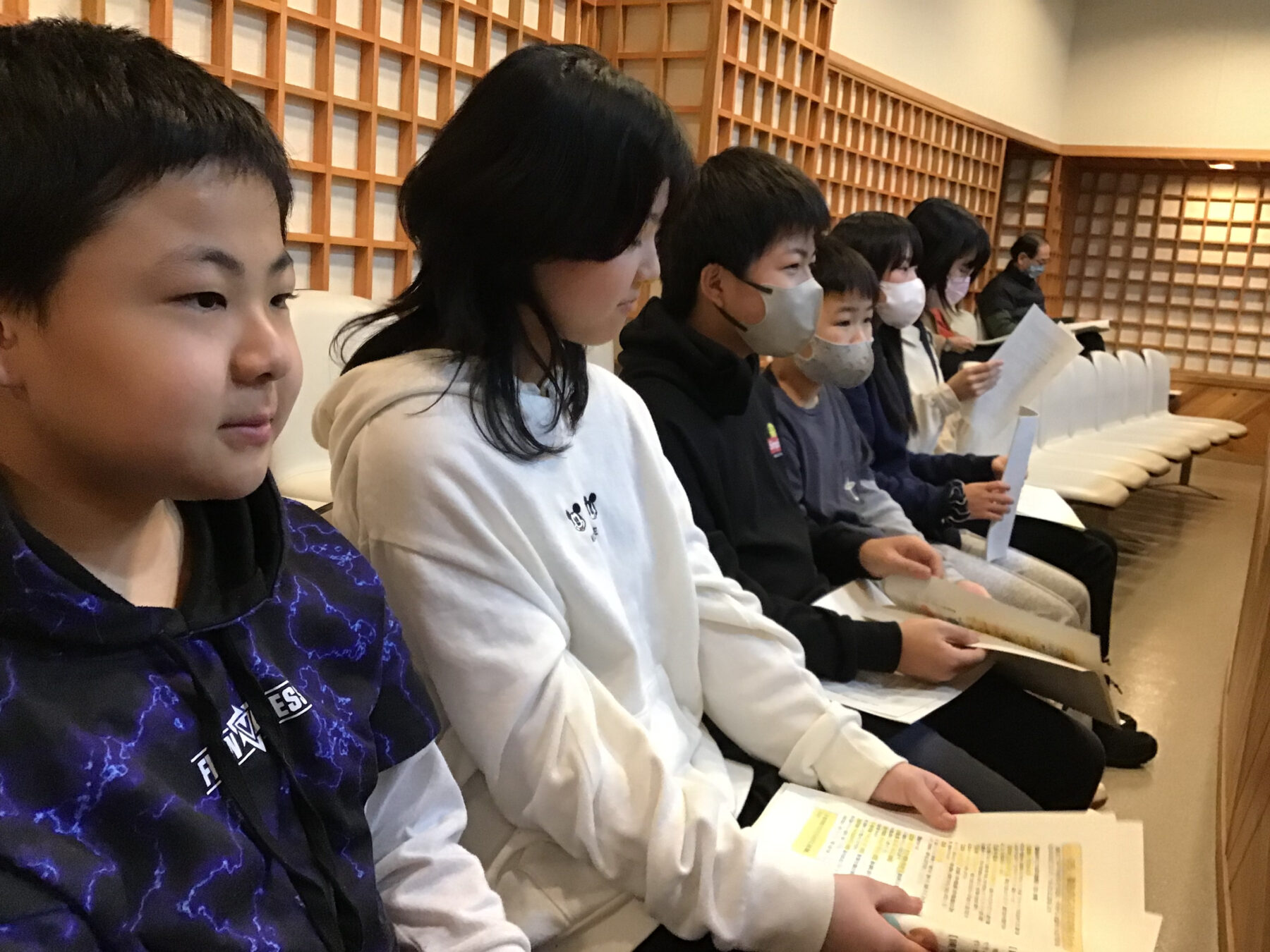 （５・６年）福島町議会の傍聴に行ってきました 1枚目写真